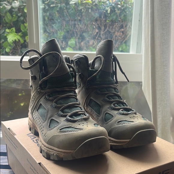 Vasque Green and Gray Athletic Shoes - Brand New in Box - Picture 1 of 6